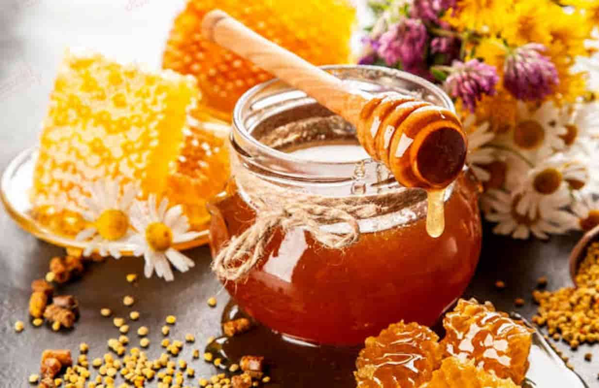 عسل چهل گیاه کوهی با شهد گل های متنوع و کیفیت ممتاز